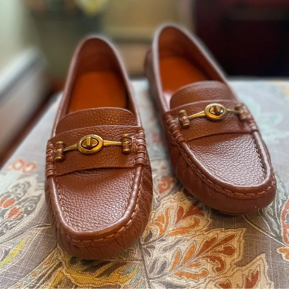 COACH CROSBY DIVER Brown Grainy
Leather Loafers with Brass Gold Accent - Picture 10 of 11